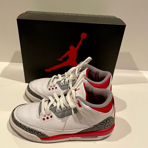 Nike Air Jordan 3 Retro 'Fire Red' 2022 GradeSchool Size 6.5Y - Picture 9 of 12